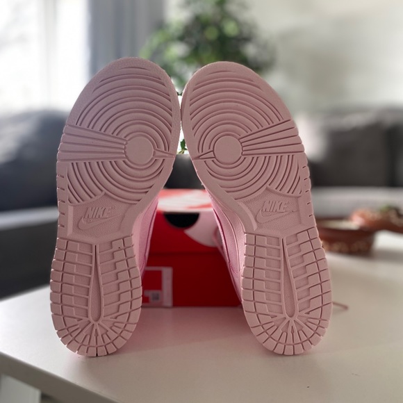 Nike Dunk Low SE (GS) Size US 4.5Y Prism Pink/Rose Prism - Picture 3 of 3